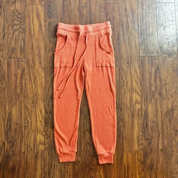 REVOLVE- The range | Ribbed Terracotta Jogger | size medium - Picture 3 of 7